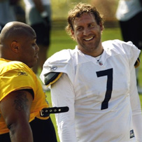 Ben chats with Casey Hampton during morning practice today.