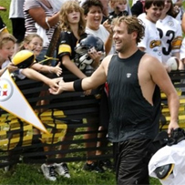 Ben "connects" with fans, training camp 2009.